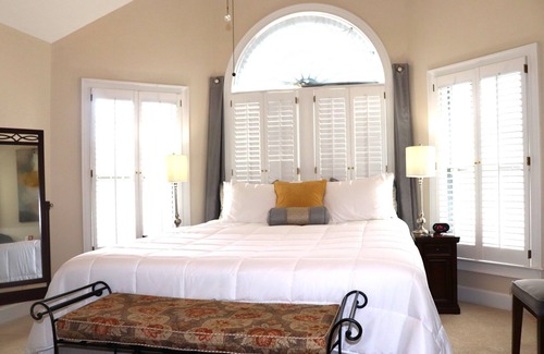 Fayetteville Bed & Breakfast | Top-Rated Pleasanton Courtyard B&B with Pool & Spa
