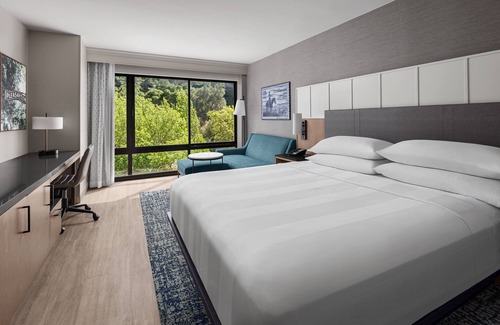 Pleasanton Hotel | Family-Friendly Stay at Pleasanton Marriott with Pool & Spa