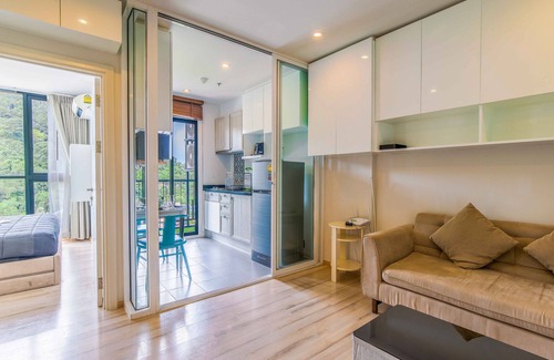 Talat Yai Condo | Stylish Bedroom with Rooftop Pool & Breakfast Included