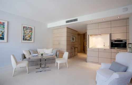 Lurin Apartment | Gustavia's Camille: Oceanfront Apartment with Top Ratings