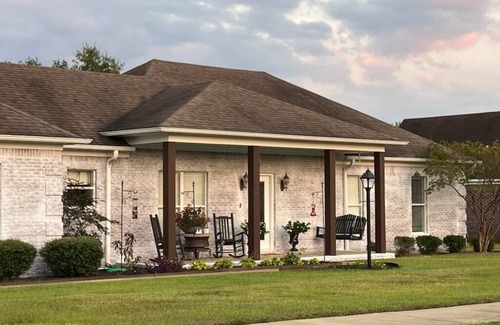 Oxford House | Perfect Home Near Ole Miss with Hot Tub & Food Delivery