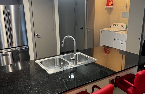 Dallas Design District Apartment | Modern 2 Bedroom Apartment in Vibrant Downtown Dallas