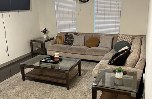 Dallas Design District Apartment | Modern 2 Bedroom Apartment in Vibrant Downtown Dallas