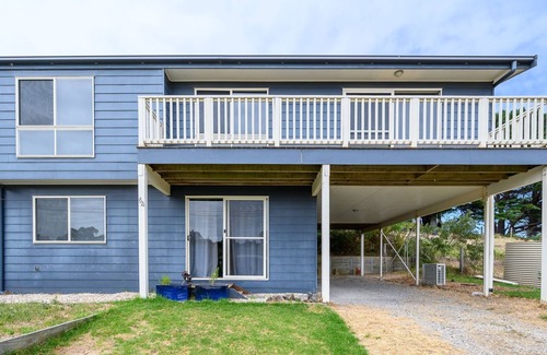 Venus Bay House | Pet-Friendly Pleiades with Oceanfront Views in Venus Bay