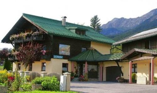 Leutasch House | Discover Pleiknerhof: Pet-Friendly Retreat with High Ratings