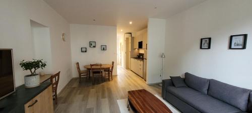 Saint-Claude Apartment | Plein centre, lumineux