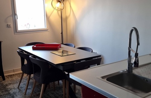 Courtoisville-Sillon-Moka Apartment | Prime Location in St Malo, Steps from the Beach & Pool