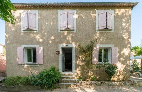 Apt Villa | Experience Plein Coeur du Luberon: Family & Pet Friendly Stay
