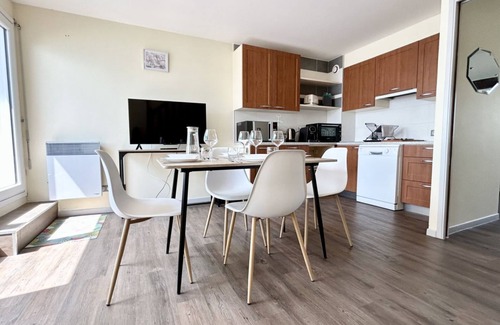 Le Crotoy Apartment | Plein Sud: Panoramic Bay View & Terrace for 3 Guests