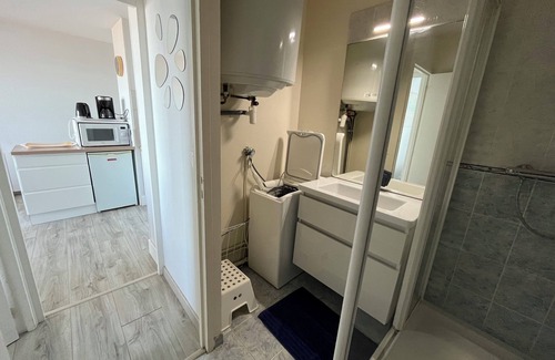 Courseulles-sur-Mer Apartment | PLEINE MER Front de Mer - 1st Et. Elevator - 4P - Parking - Wifi - Linen Ok