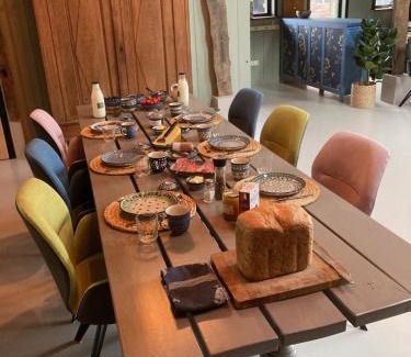Neede Bed & Breakfast | Cozy Pleisterplaats Schöppert B&B with On-Site Dining