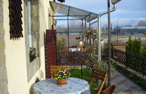 Sarvar Apartment | Family-Friendly Pleiveisz Apartman with Top Guest Ratings