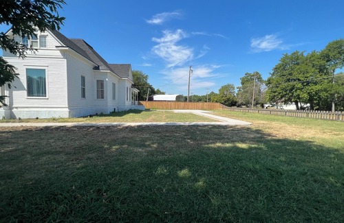 Davis House | Spacious Family Retreat Near Turner Falls & Arbuckle Wilderness