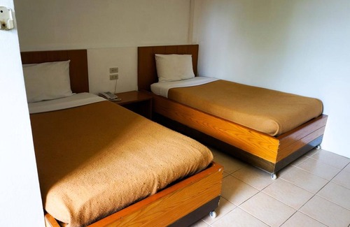 Makham Tia Hotel | Top-Rated Plernpetch Hotel with Breakfast & Family Amenities