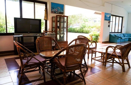 Makham Tia Hotel | Top-Rated Plernpetch Hotel with Breakfast & Family Amenities