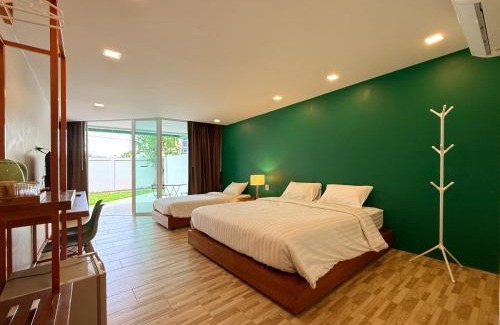 Makham Tia Hotel | Affordable Plernpetch Hotel - Family-Friendly Comfort Awaits