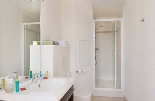 Le Plessis-Robinson Hotel | Family-Friendly Plessis Parc Hotel with Kitchen & Dining
