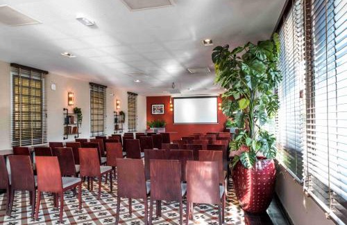 Le Plessis-Robinson Hotel | Discover Plessis Parc Hôtel: Family-Friendly & Accessible