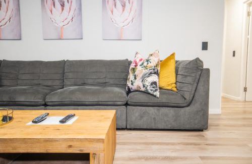 Plettenberg Bay Apartment | Inviting Two Greenpoint Mews with Backup Power & Pool