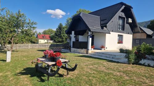 Vrelo Korenicko House | Discover Plitvice Apis: 4-Star Rated with Hot Tub & Pets Welcome