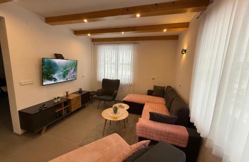 Vrelo Korenicko House | Discover Plitvice Apis: 4-Star Rated with Hot Tub & Pets Welcome