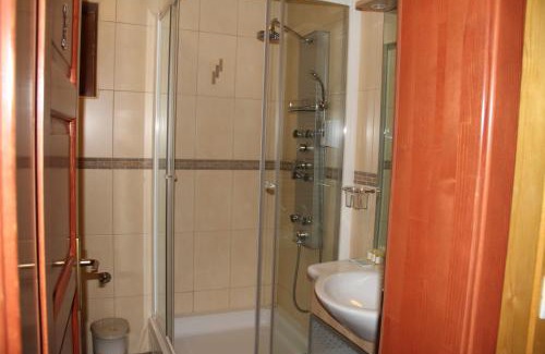 Rudanovac Apartment | Oceanfront Alexandar Holiday Apartments with Pet-Friendly Perks