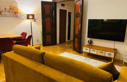 Hradec Kralove Apartment | Plně vybavený apartmán u Velkého náměstí 3, Wi-Fi, Netflix, vana