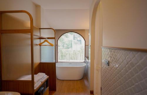Khlong Song Ton Nun Hotel | Ploen Pirom: Family-Friendly Getaway with High Ratings