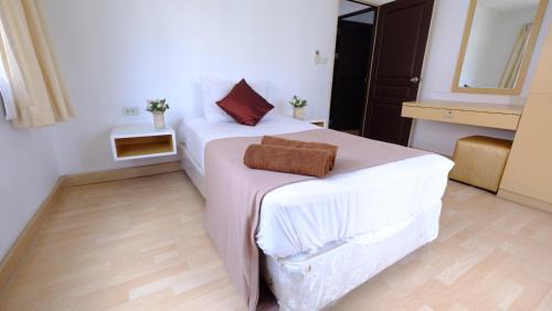 Ploenchit Apartment | Budget-Friendly Stay at Ploenchit Mansion with Accessibility
