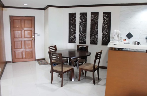 Makkasan Condo | Prime Location Near Bumrungrad Hospital with Pool Access