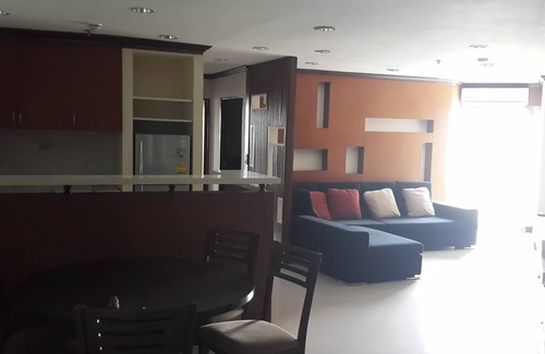 Makkasan Condo | Prime Location Near Bumrungrad Hospital with Pool Access