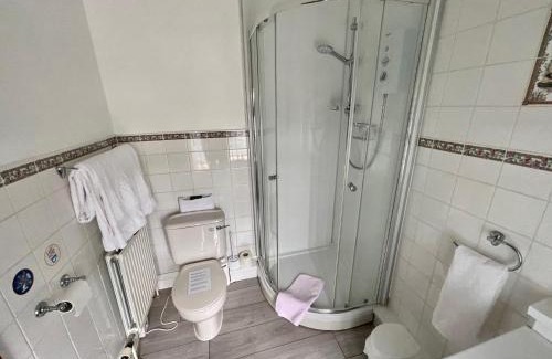 Felin Fach Hotel | Welcoming Plough and Harrow: Rated 9/10 with Family Amenities