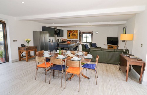 Huntley Cottage | Discover PLOUGH SHARE: Pet-Friendly Cottage in Huntley