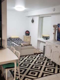 Anyksciai Apartment | Discover plt&EVA: Family-Friendly Stay with Breakfast