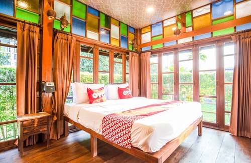 Ayutthaya Hotel | Relax at Pludhaya Resort & Spa with Pool and Restaurant