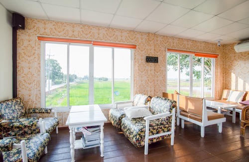 Ayutthaya Hotel | Relax at Pludhaya Resort & Spa with Pool and Restaurant