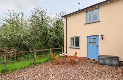 Yeoford House | Cozy Plum Cottage: 4-Star Stay for Families & More