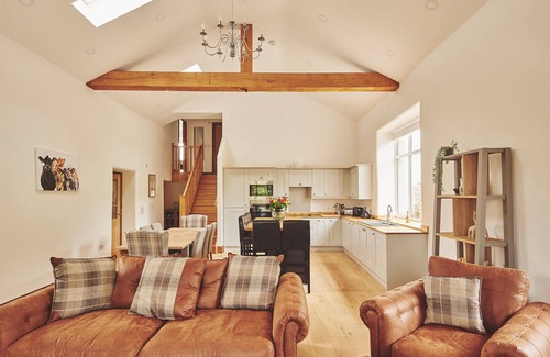 Appleby-in-Westmorland Cottage | Relax at Plum Cottage - Pet Friendly Retreat with Spa & Hot Tub
