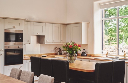 Appleby-in-Westmorland Cottage | Relax at Plum Cottage - Pet Friendly Retreat with Spa & Hot Tub