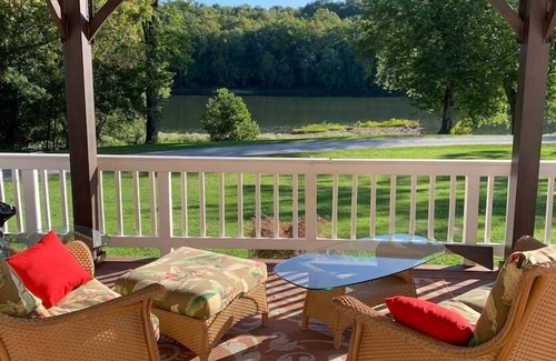 Bakerton House | Discover Plum Lazy on the Potomac: Family-Friendly Retreat