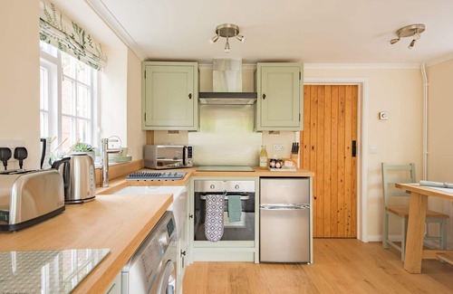 Dargate Cottage | Cozy Plum Pudding Stables by Bloom Stays - Pet Friendly Retreat