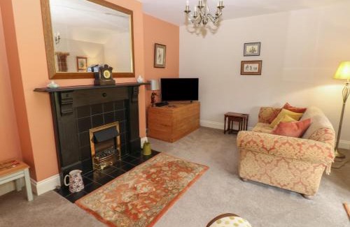 Castleton House | Inviting Plum Tree Cottage: Pet and Child Friendly Retreat