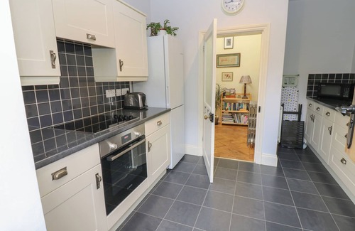 Castleton Cottage | Pet-Friendly Plum Tree Cottage with Garden in Castleton