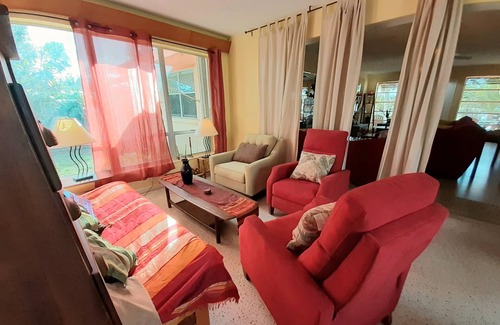 Lake Worth Corridor House | Lakeview Plumaria Room with Private Bath & Spa Access