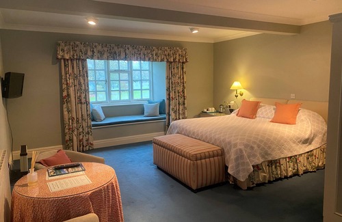 Sturminster Newton Hotel | Plumber Manor: Guest Rated 9.8 with Family-Friendly Amenities