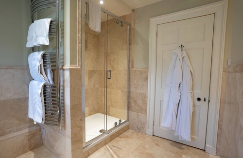 Sturminster Newton Hotel | Plumber Manor: Guest Rated 9.8 with Family-Friendly Amenities