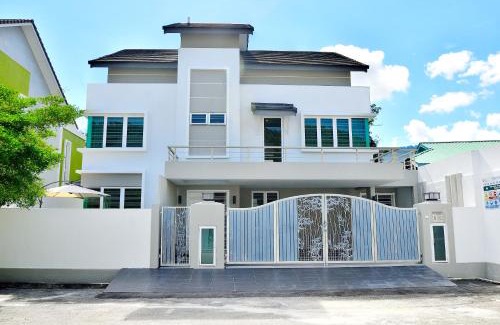 George Town Villa | Elegant Plumeria Villa with Hot Tub & Kitchen Amenities