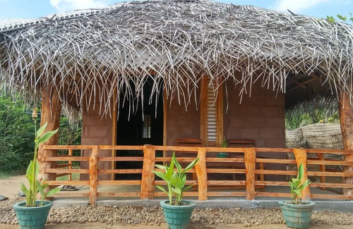 Mahasenpura Cottage | Tranquil Plummy Dale Cabana by the Lake