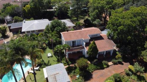 Polokwane Bed & Breakfast | Relax at Plumtree Lodge with Oceanfront Pool Access