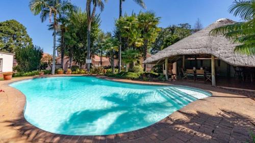 Polokwane Bed & Breakfast | Relax at Plumtree Lodge with Oceanfront Pool Access